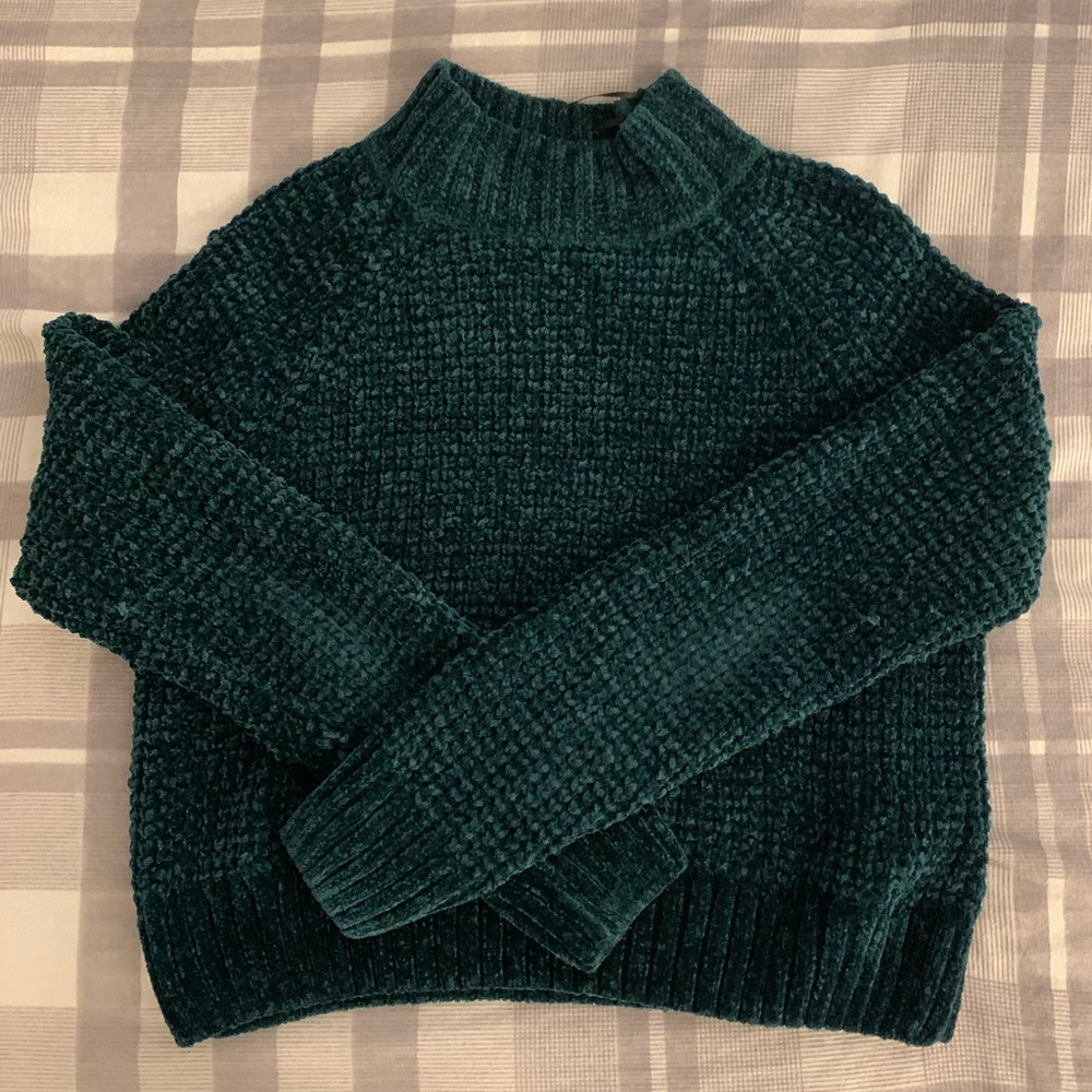 Emerald Green Cropped Turtle Neck Sweater!